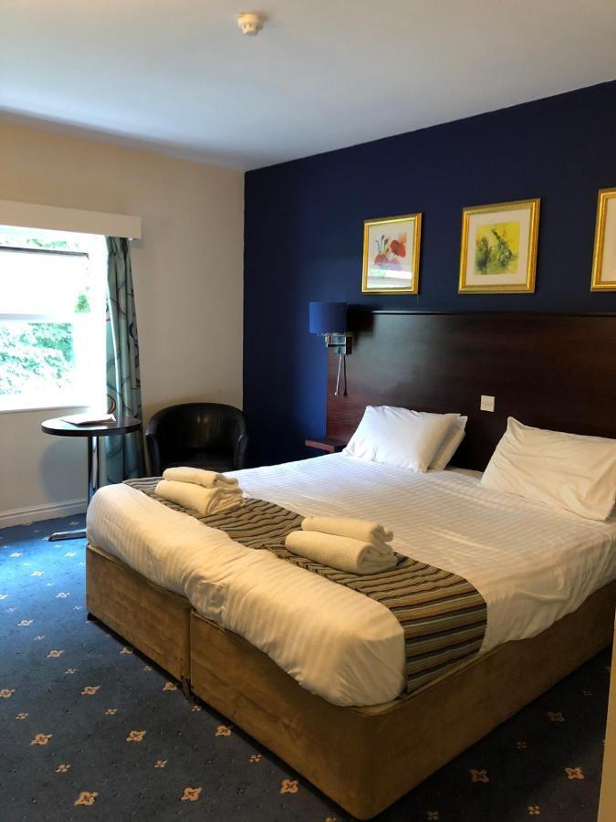 Stafford South Hatherton Hotel ペンクリッジ エクステリア 写真