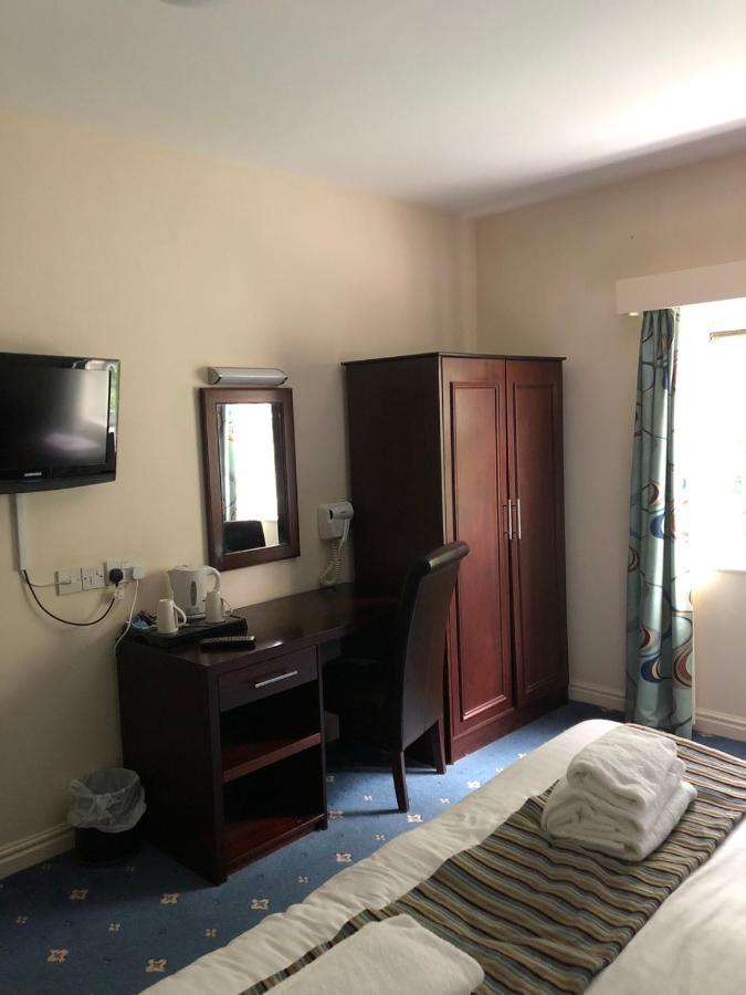 Stafford South Hatherton Hotel ペンクリッジ エクステリア 写真