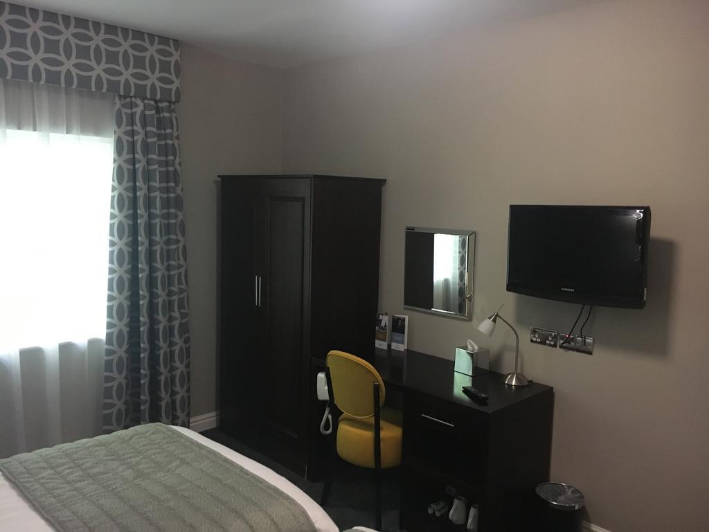 Stafford South Hatherton Hotel ペンクリッジ エクステリア 写真