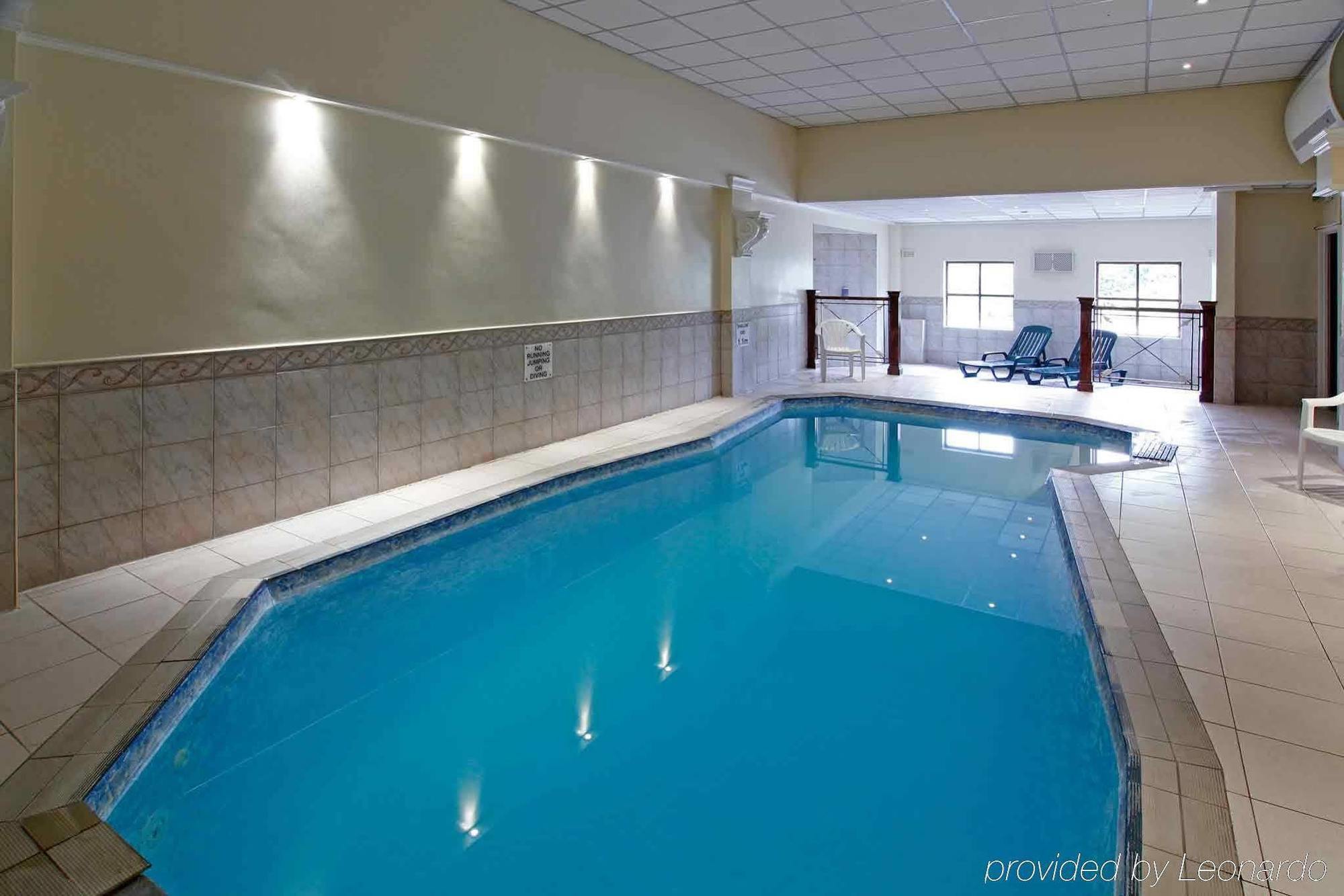 Stafford South Hatherton Hotel ペンクリッジ エクステリア 写真