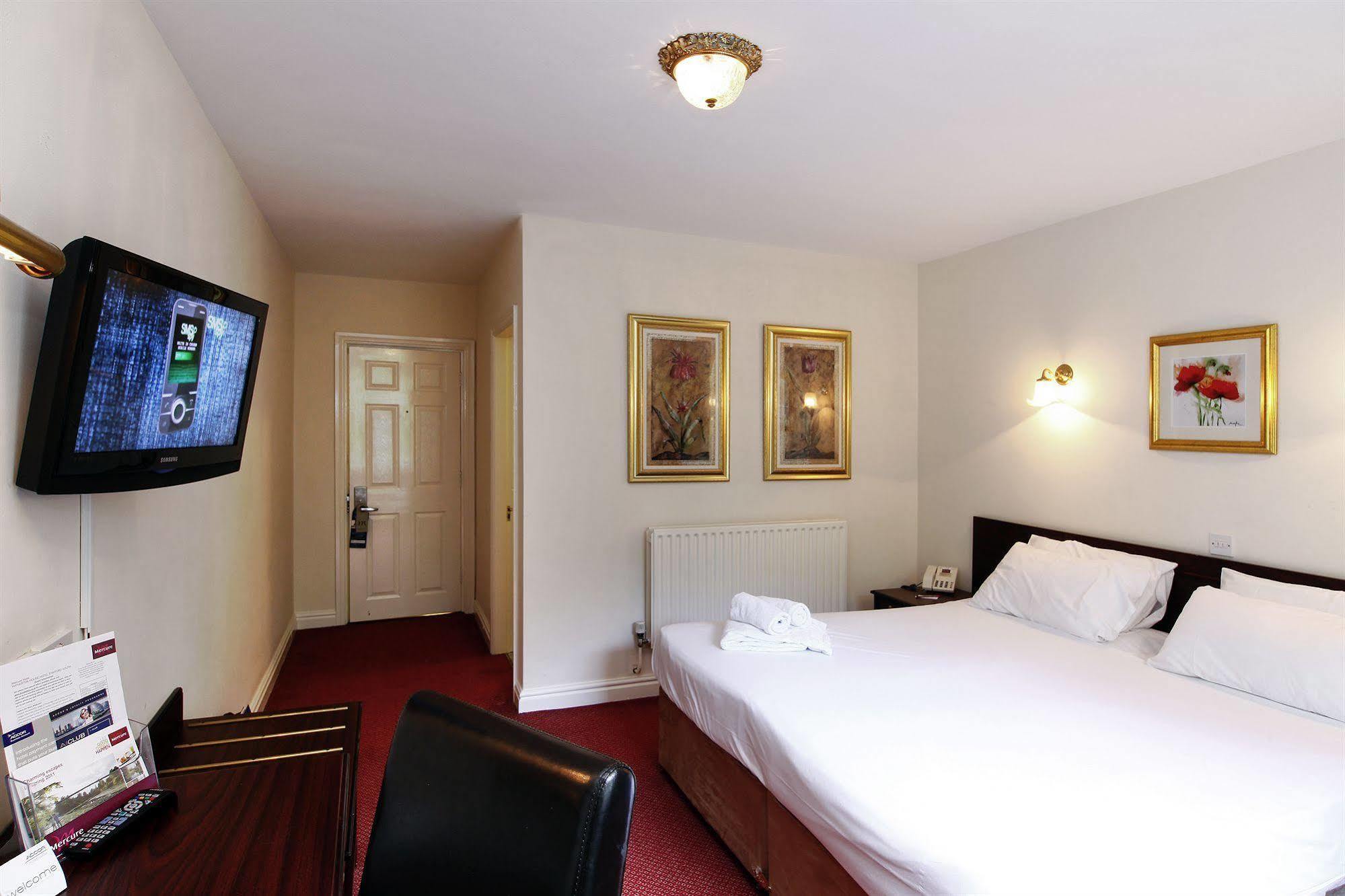 Stafford South Hatherton Hotel ペンクリッジ エクステリア 写真