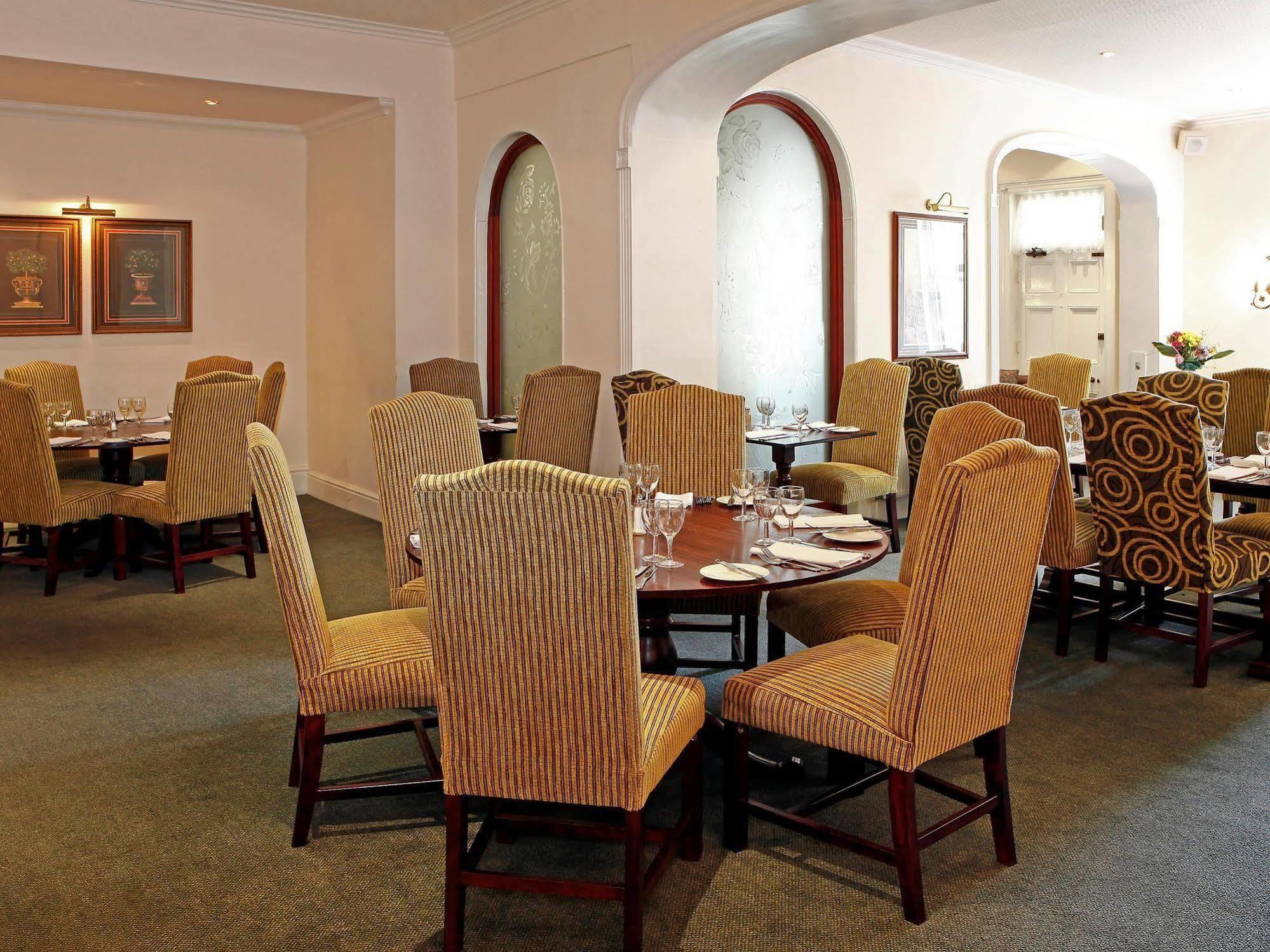 Stafford South Hatherton Hotel ペンクリッジ エクステリア 写真