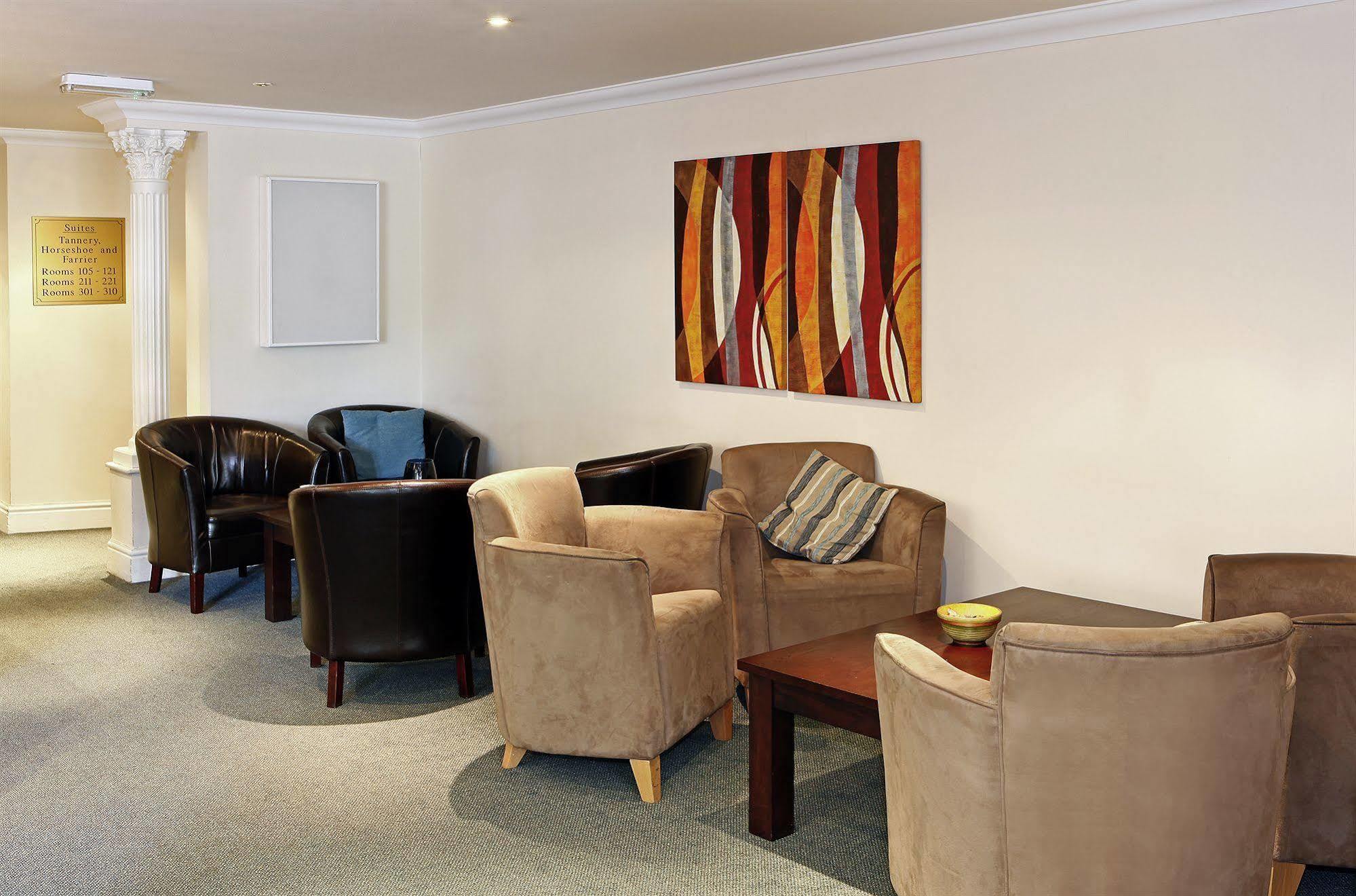 Stafford South Hatherton Hotel ペンクリッジ エクステリア 写真